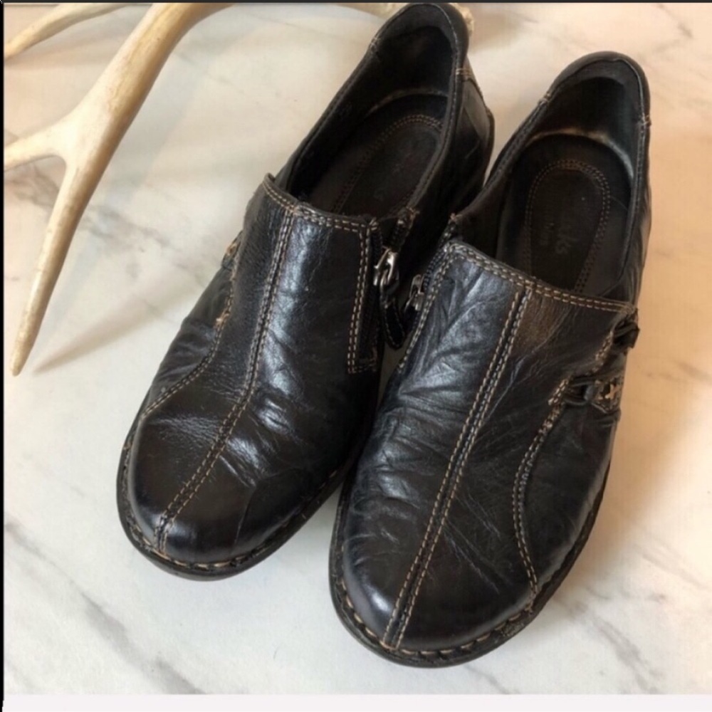 CLARKS-Black Leather Zip Slip On Minimalist Loafers Size 5